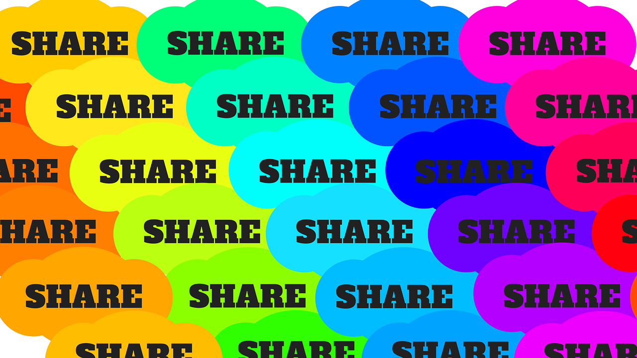 Low-stakes sharing through social media stories